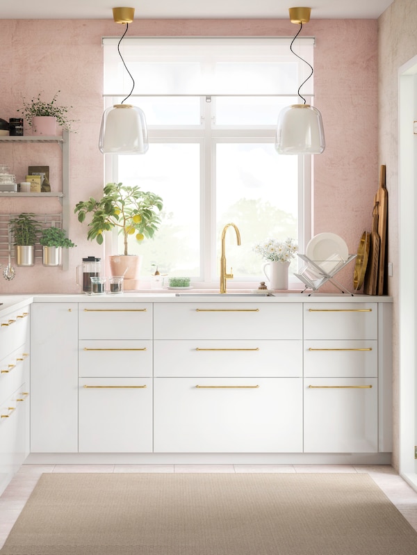 METOD kitchen with high-gloss doors and golden long handles