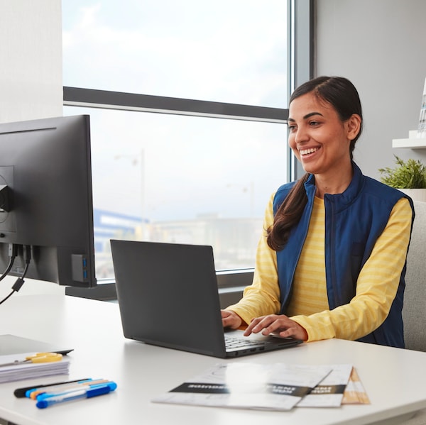 IKEA co-worker smiling on a remote planning call