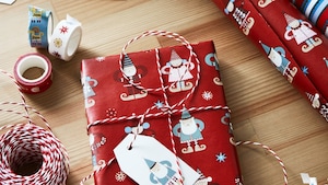 Wrapping paper, gift bags & accessories